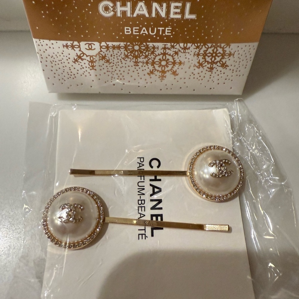 New CHANEL Gold and White Pearl Hair Pins - Picture 3 of 11
